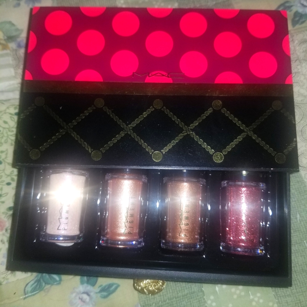 LE MAC Nutcracker pigments set